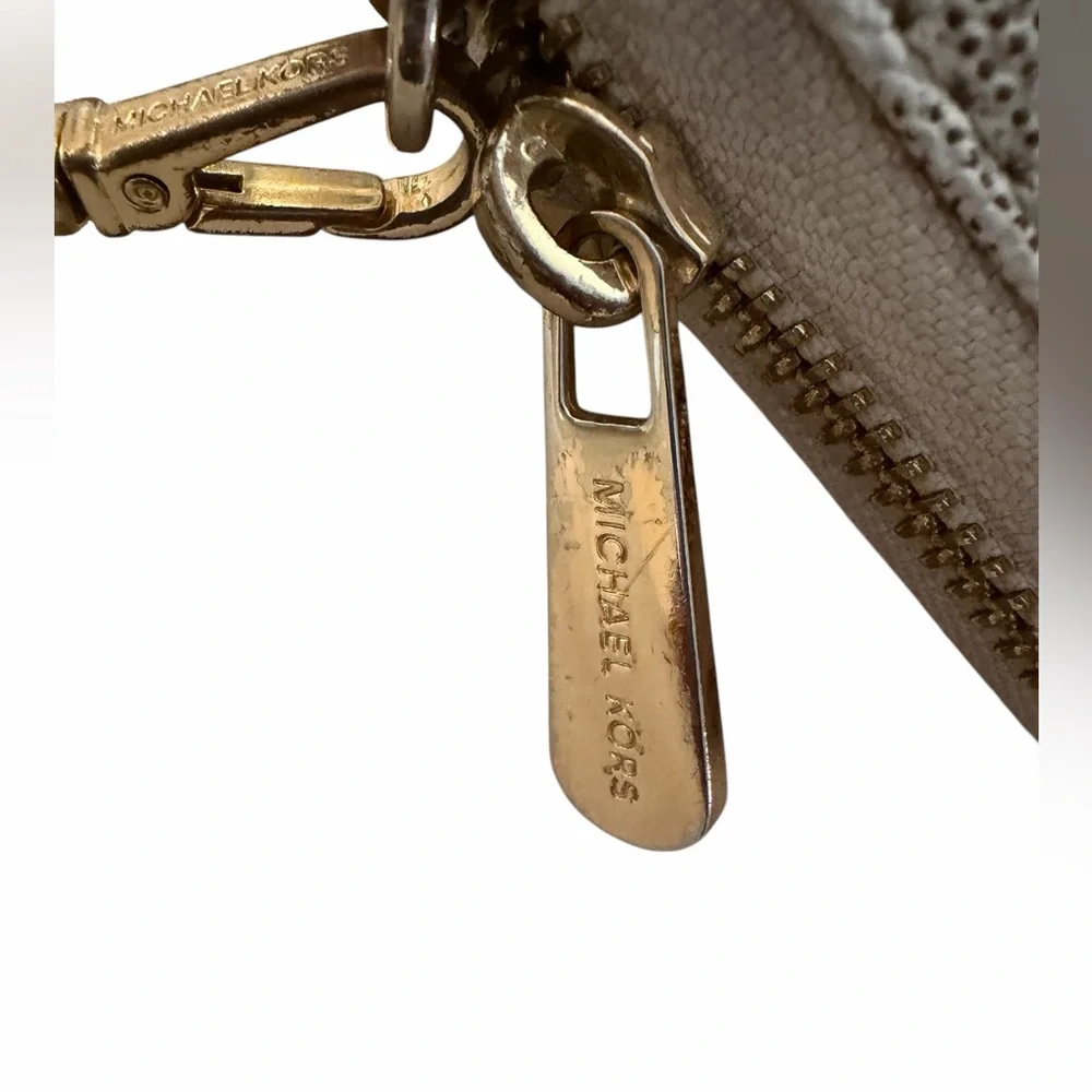 Michael Kors Jet Set Large Continental Wristlet COA included